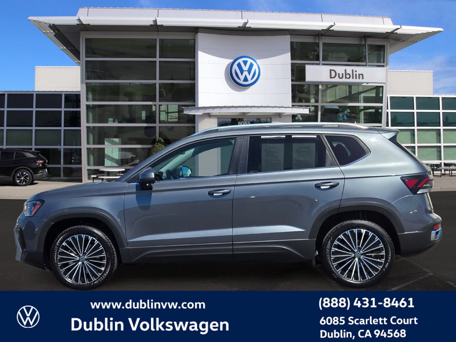 Certified 2025 Volkswagen Taos SE w/ Panoramic Sunroof Package FWD image 7