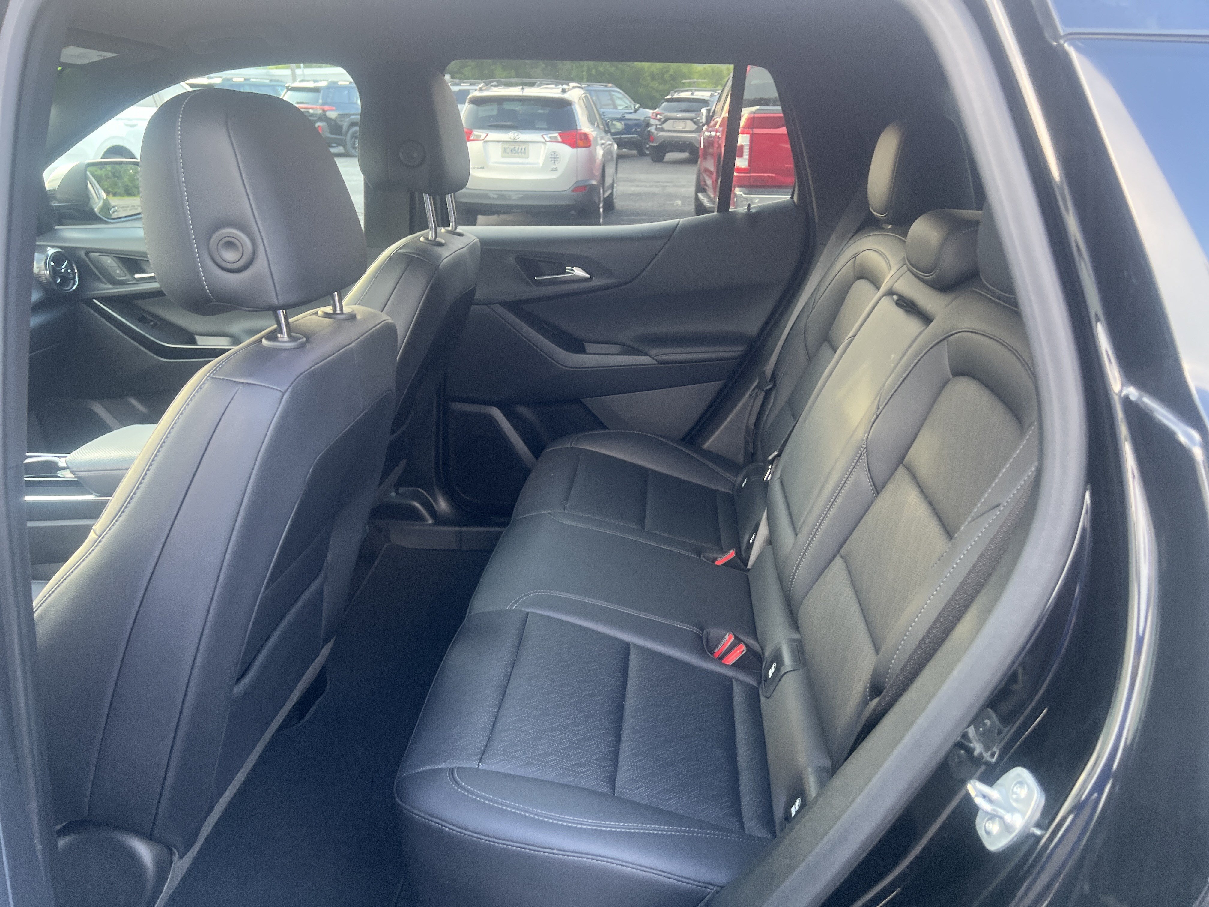 Used 2025 Chevrolet Equinox LT w/ Convenience Package II AWD/4WD image 13