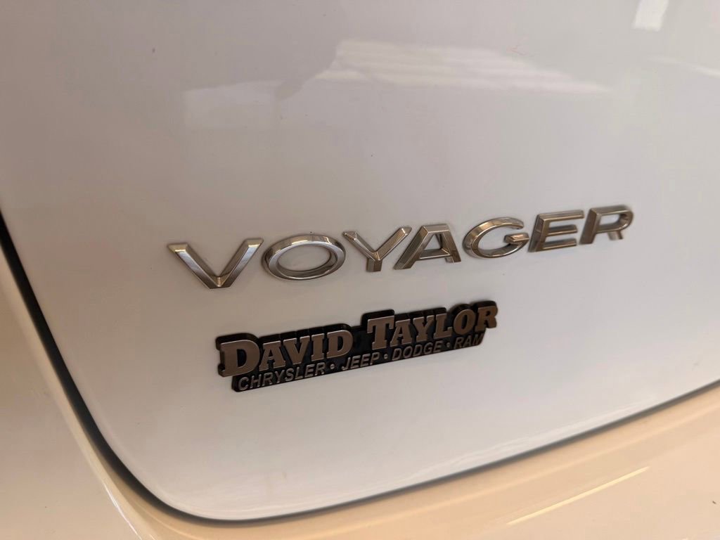 Used 2023 Chrysler Voyager LX FWD image 6
