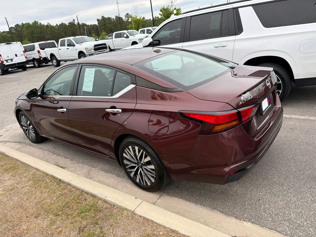 Used 2024 Nissan Altima 2.5 SV FWD image 14