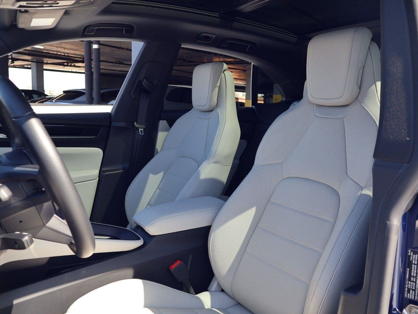 Certified 2025 Porsche Macan Electric RWD image 5