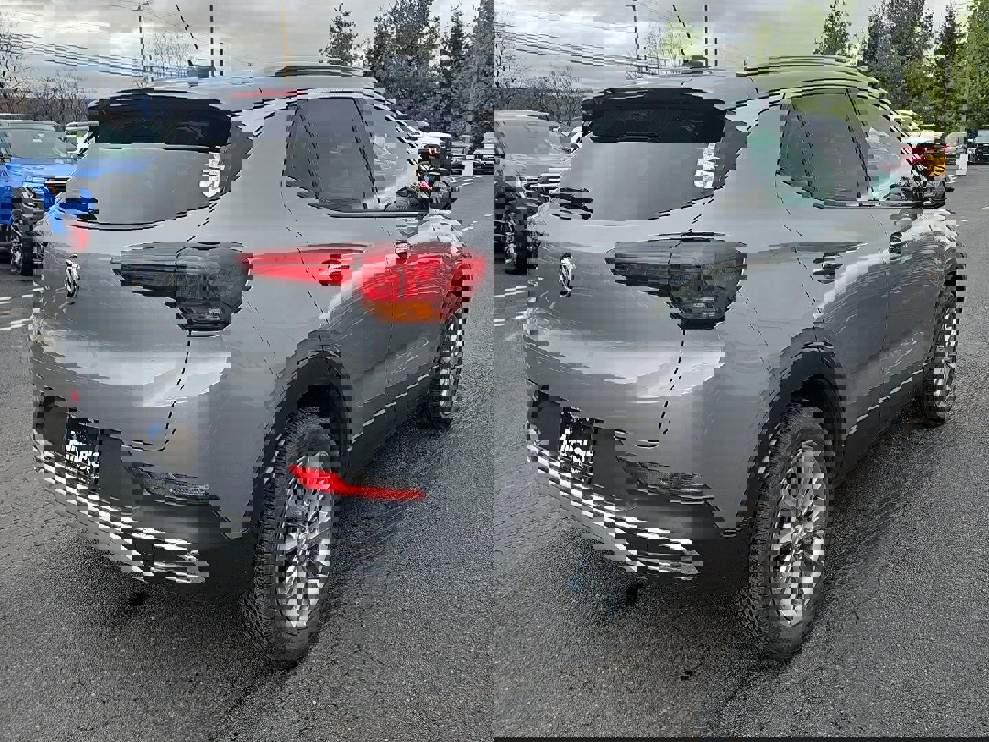 Used 2023 Buick Encore GX Essence w/ Experience Buick Package image 2