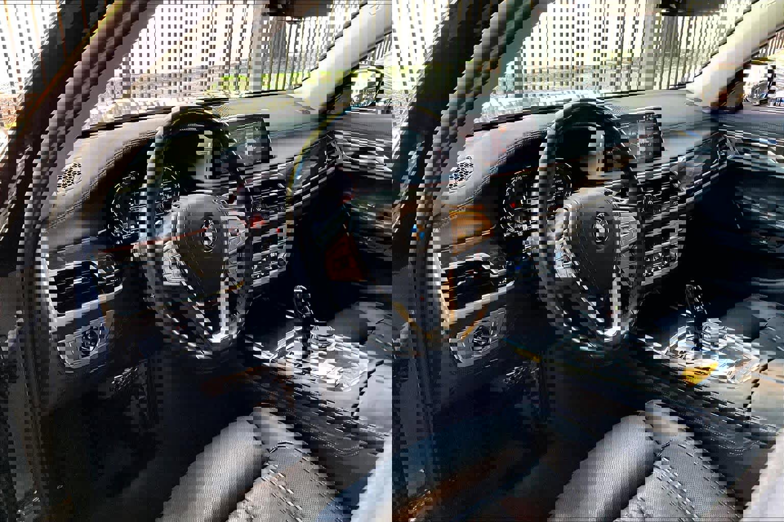 Used 2021 BMW 750i xDrive w/ Luxury Rear Seating Package image 17