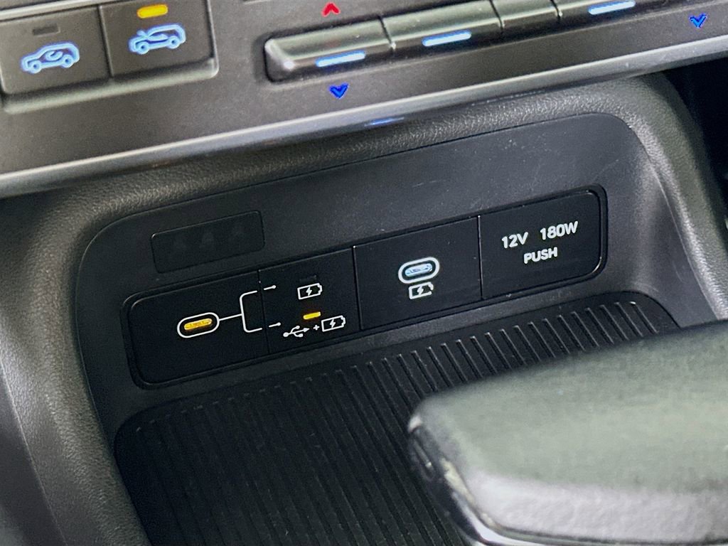 Used 2025 Hyundai Kona SEL FWD image 29