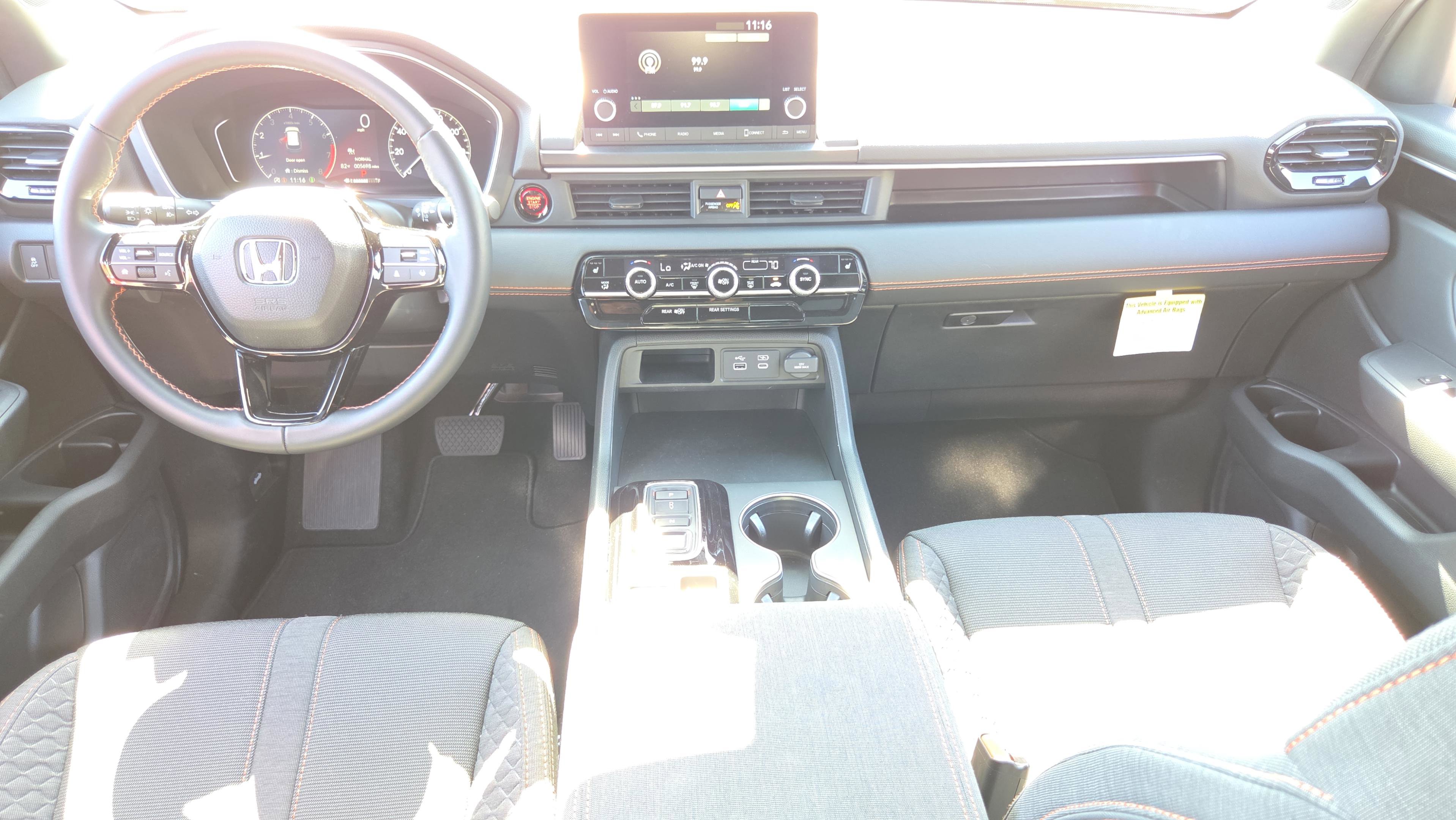 Used 2025 Honda Pilot Sport image 14