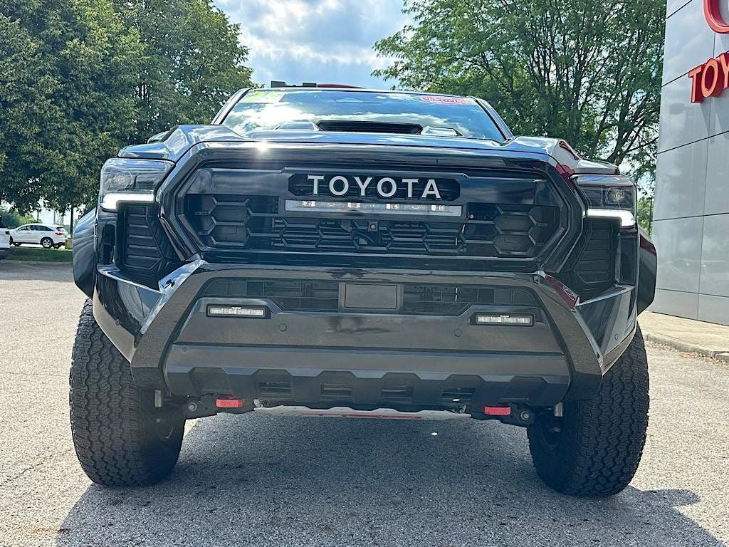 Used 2025 Toyota Tacoma TRD Pro AWD/4WD image 9