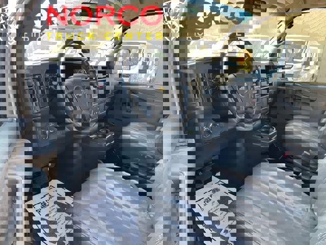 Used 2018 Chevrolet Express 2500 image 4