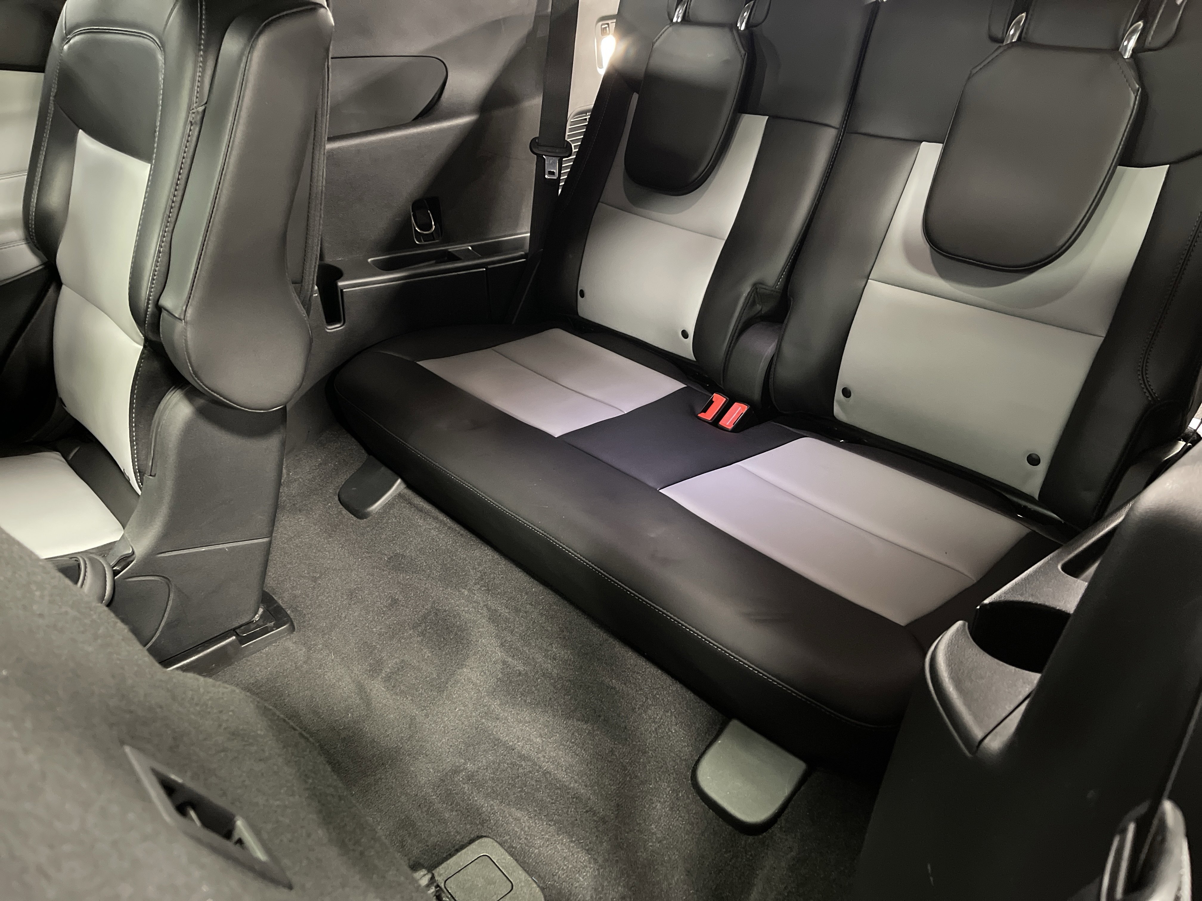 Used 2022 Ford Explorer XLT w/ Equipment Group 202A image 14