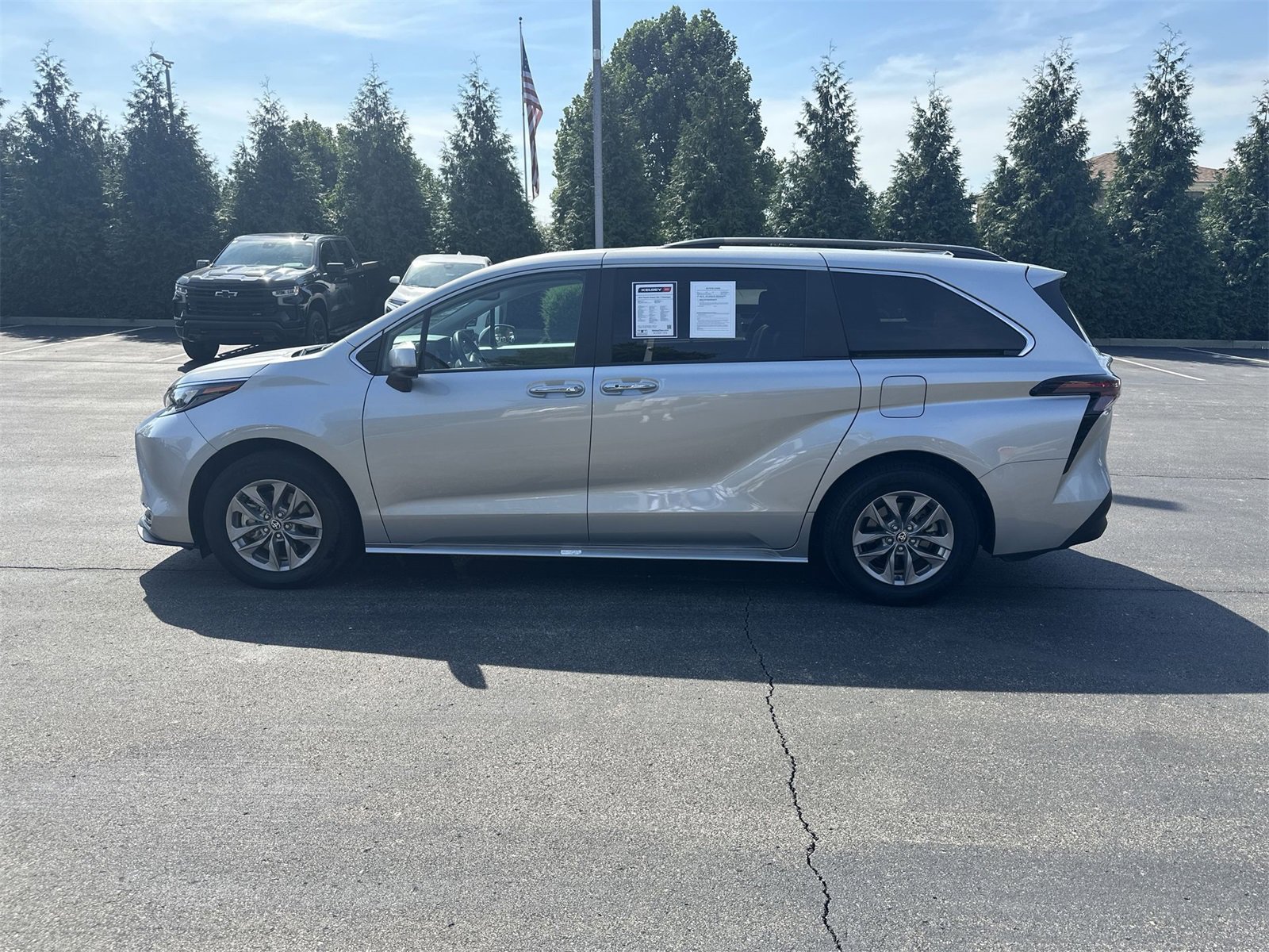 Used 2024 Toyota Sienna XLE image 5