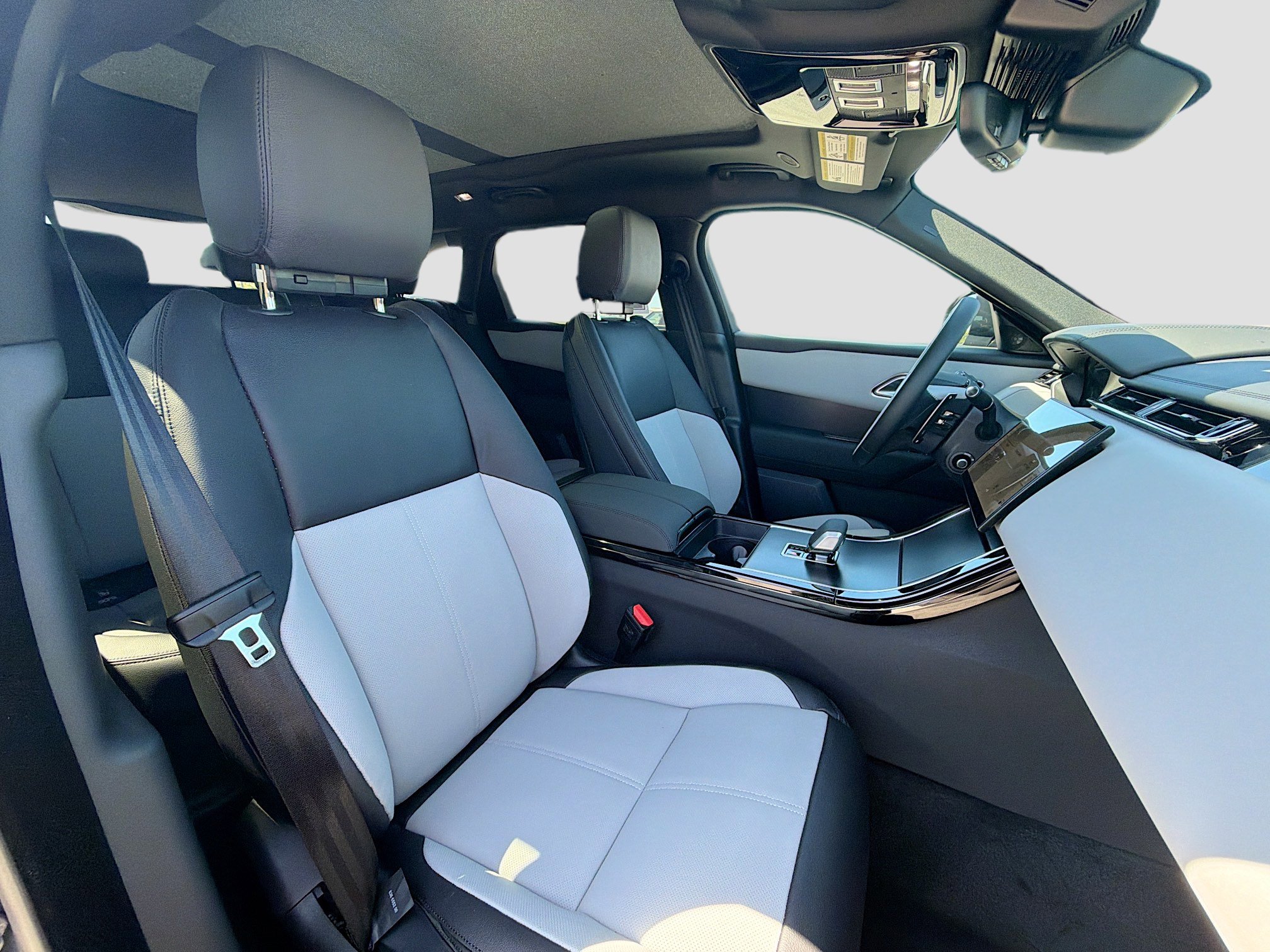 New 2026 Land Rover Range Rover Velar Dynamic SE image 15