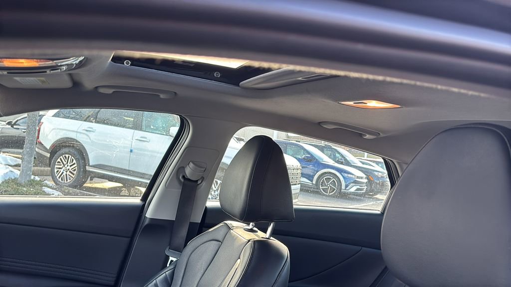 Used 2025 Hyundai Elantra Limited image 25