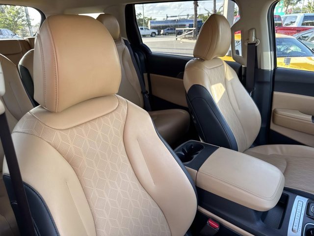 Used 2024 Kia Carnival LX image 16