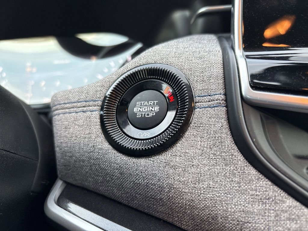 Used 2025 Jeep Compass Latitude image 11