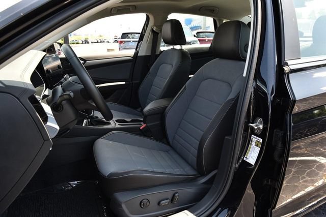 Used 2025 Volkswagen Jetta SE w/ Sunroof Package FWD image 20
