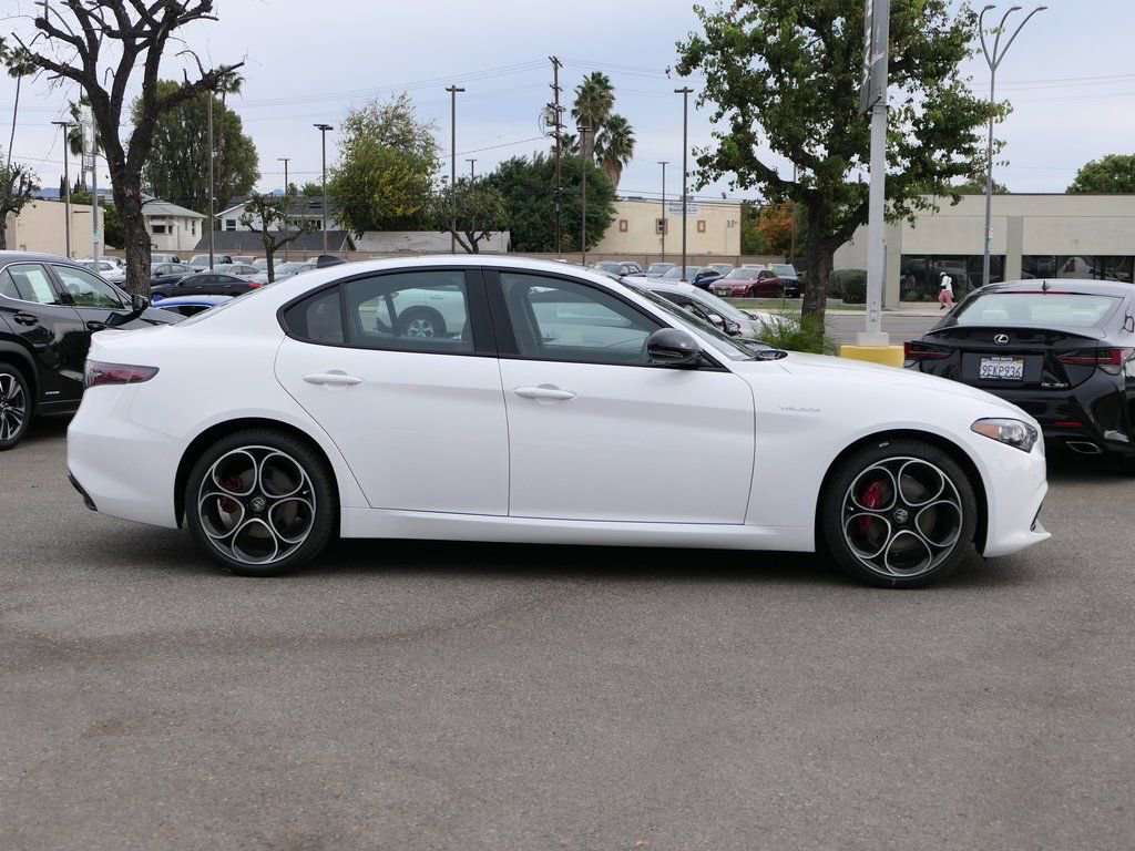 New 2025 Alfa Romeo Giulia AWD image 7