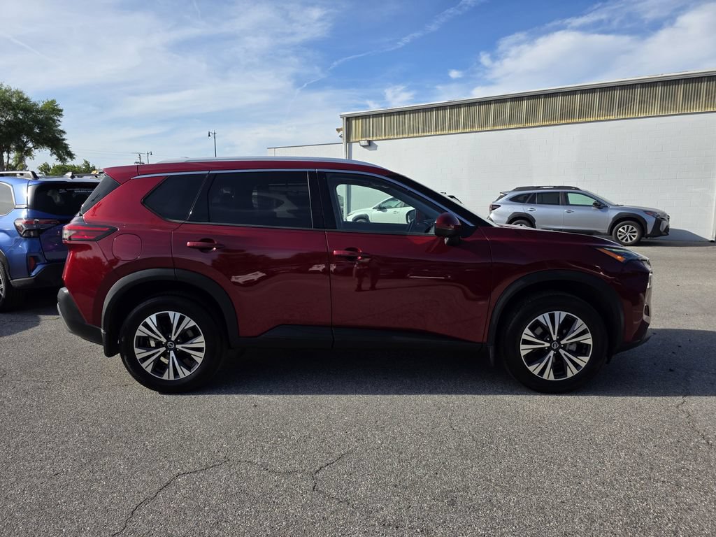 Used 2021 Nissan Rogue SV w/ Premium Package FWD image 2