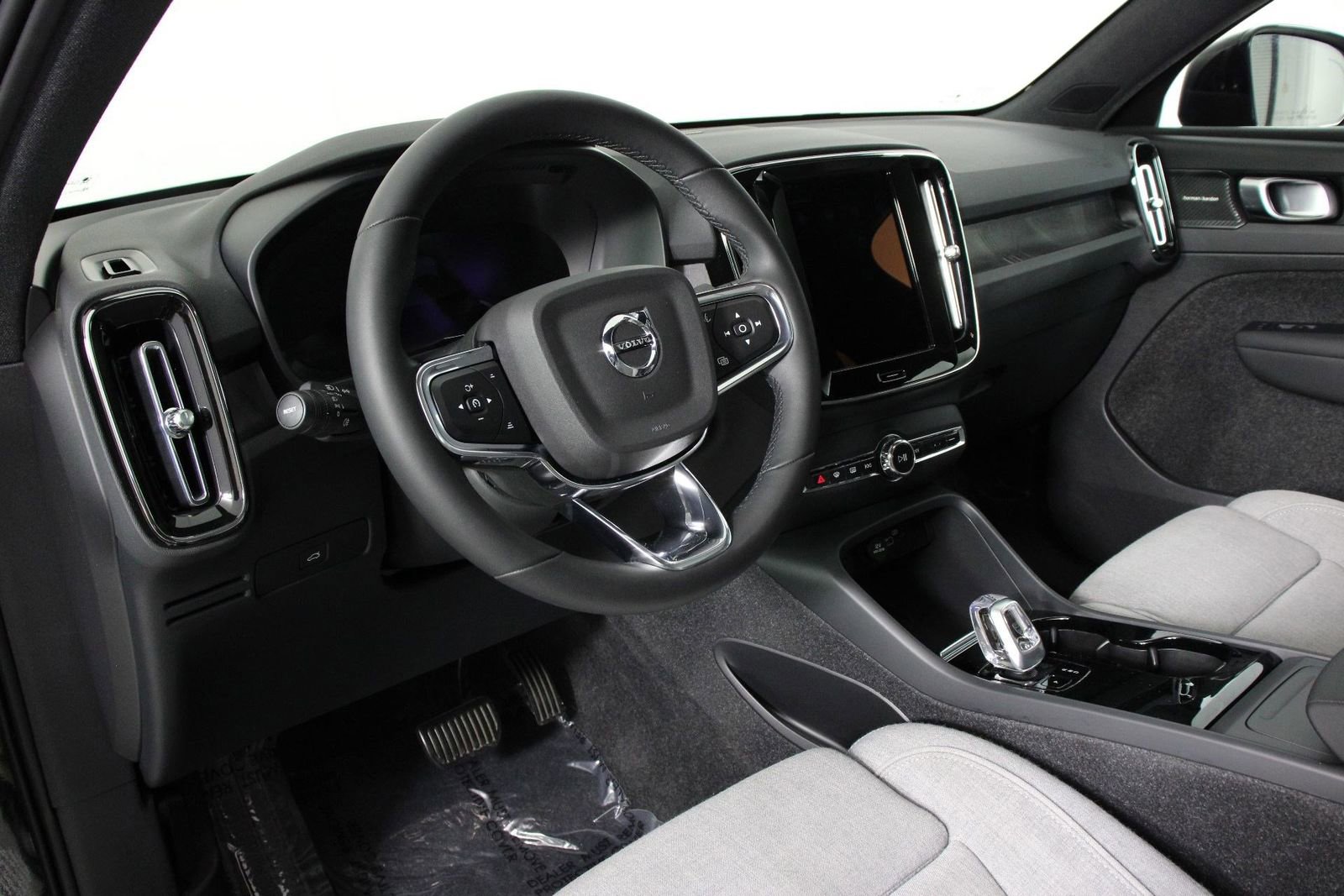 Used 2023 Volvo C40 P8 Recharge Ultimate image 14