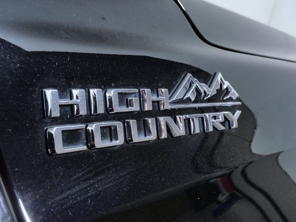 Used 2023 Chevrolet Suburban High Country AWD/4WD image 7