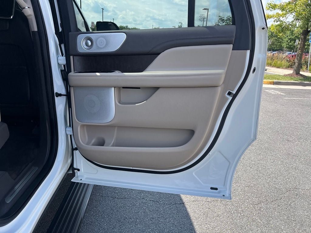 Certified 2023 Lincoln Navigator L Reserve AWD/4WD image 24