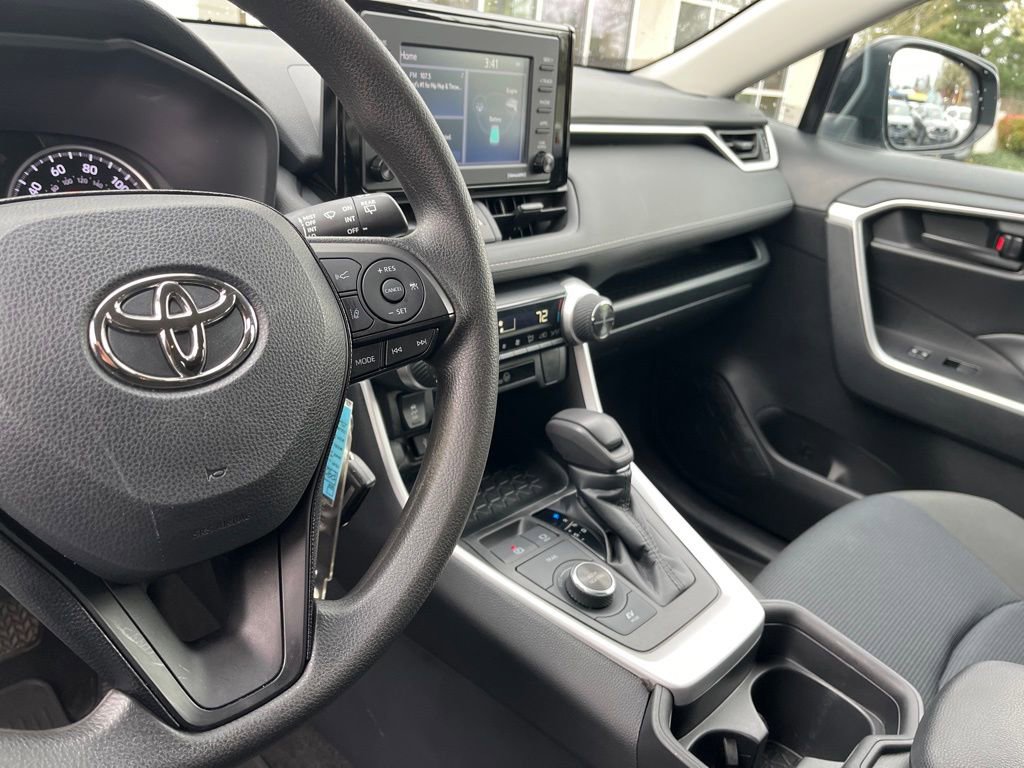 Used 2021 Toyota RAV4 LE image 23