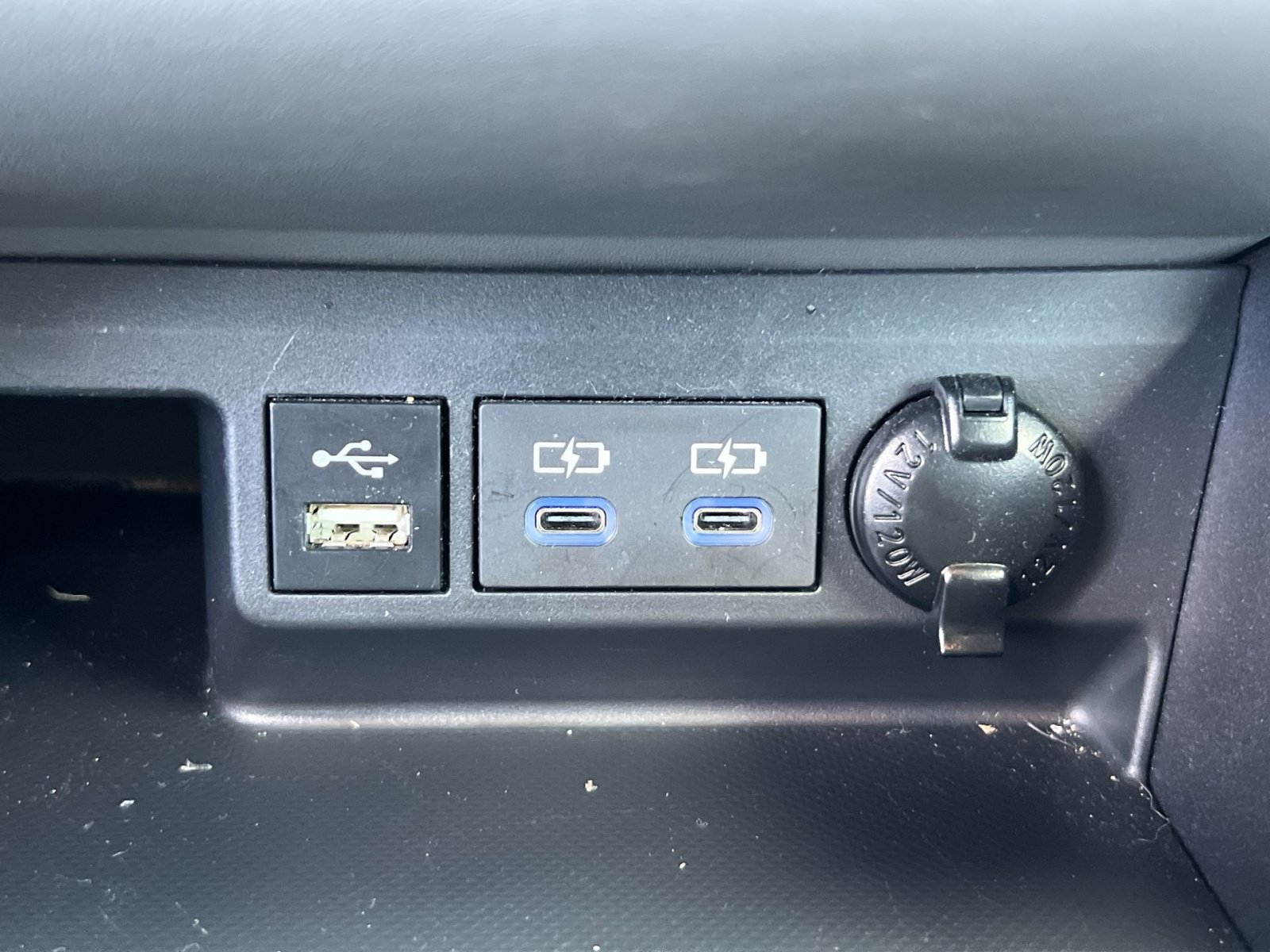 Used 2022 Toyota Highlander XLE AWD/4WD image 32