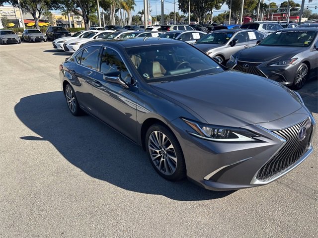 Used 2020 Lexus ES 300h w/ Premium Package image 4