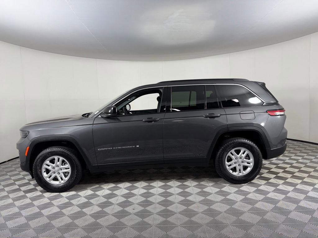 Certified 2024 Jeep Grand Cherokee Laredo image 8