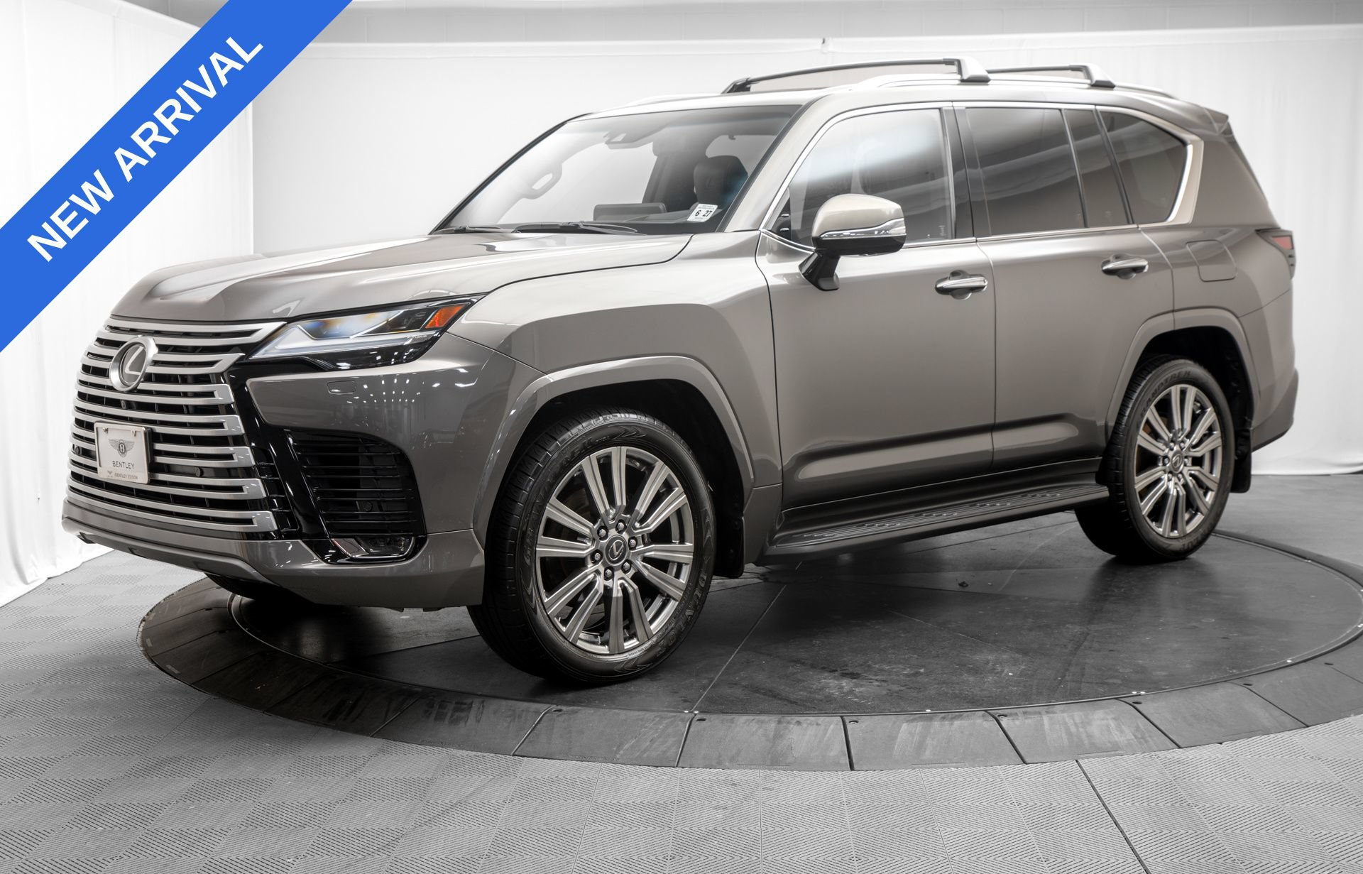 Used 2022 Lexus LX 600 4WD w/ Accessory Package (Z1) image 3