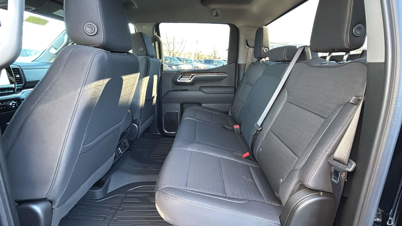 New 2026 GMC Sierra 1500 SLE image 30