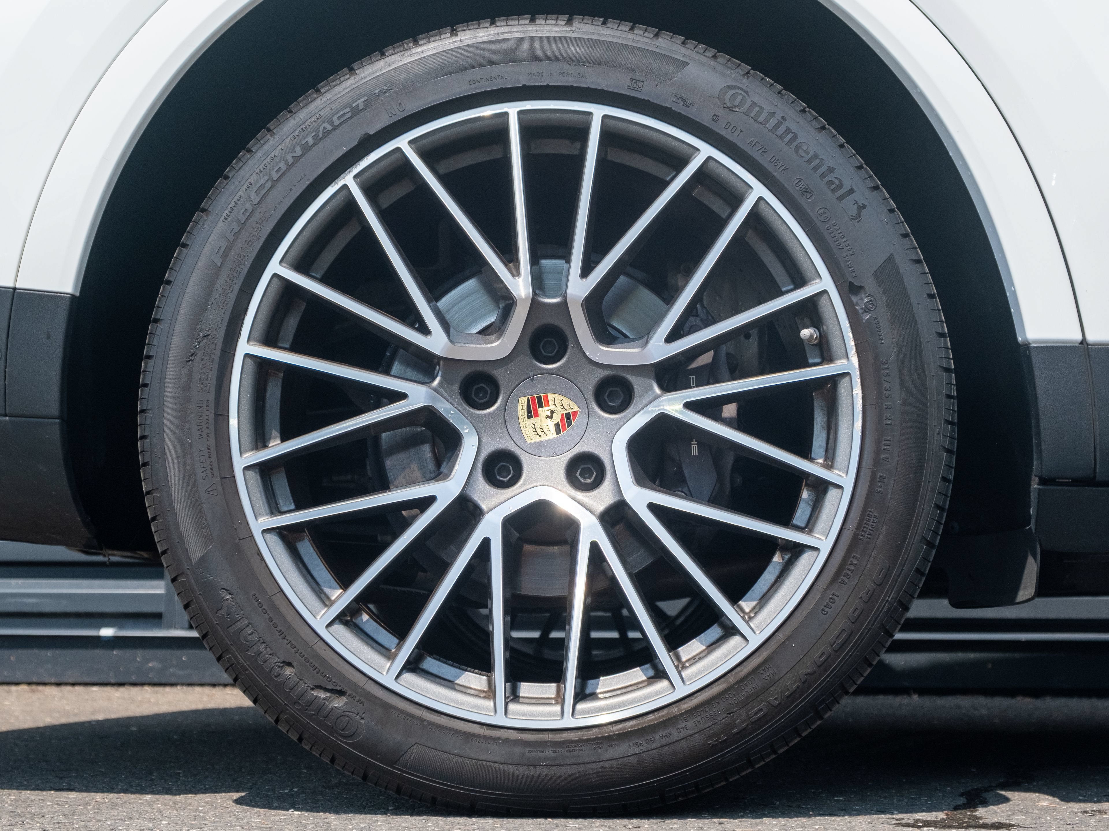 Certified 2023 Porsche Cayenne AWD/4WD image 14