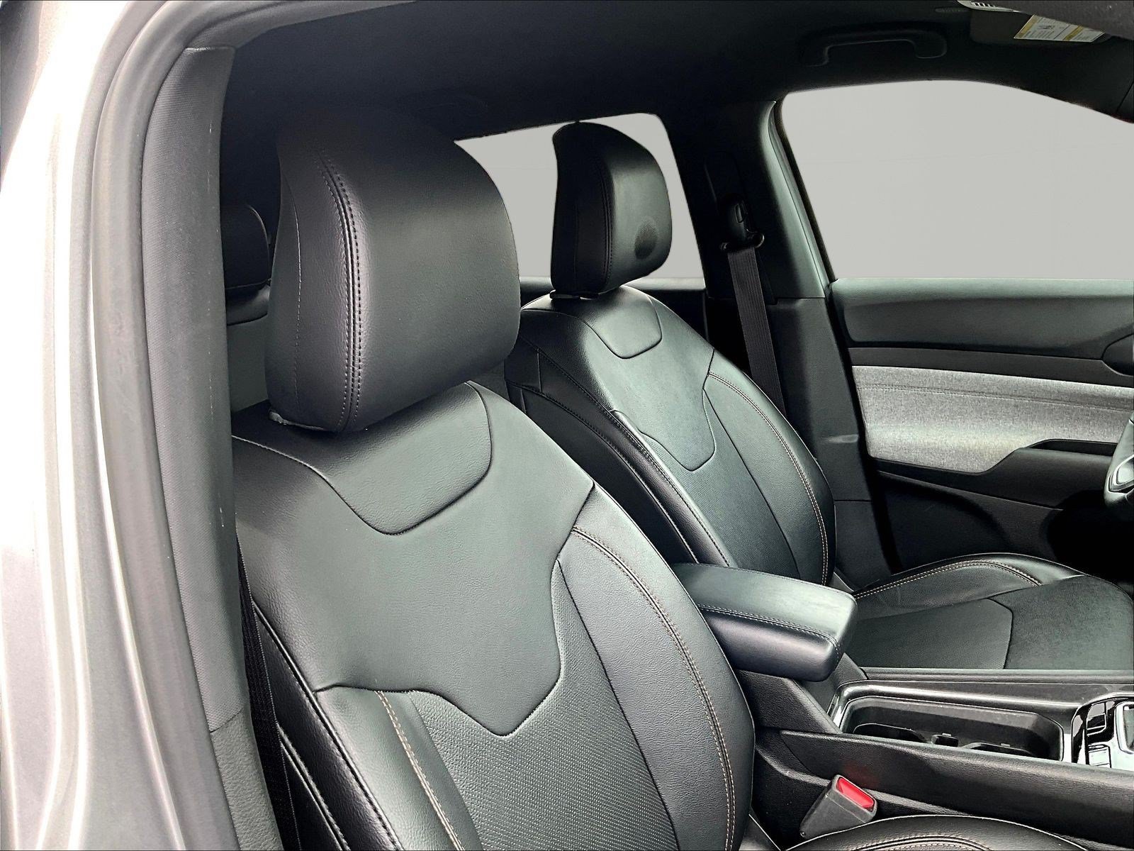 Used 2023 Jeep Compass Latitude AWD/4WD image 30