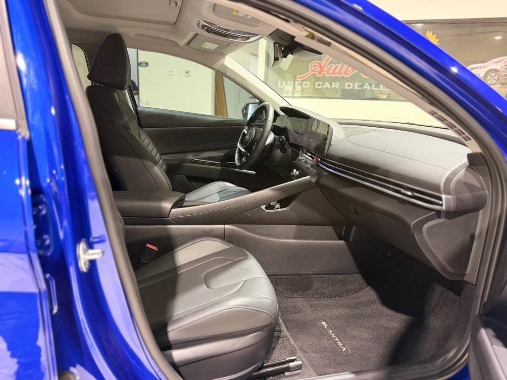 Used 2026 Hyundai Elantra Limited FWD image 15