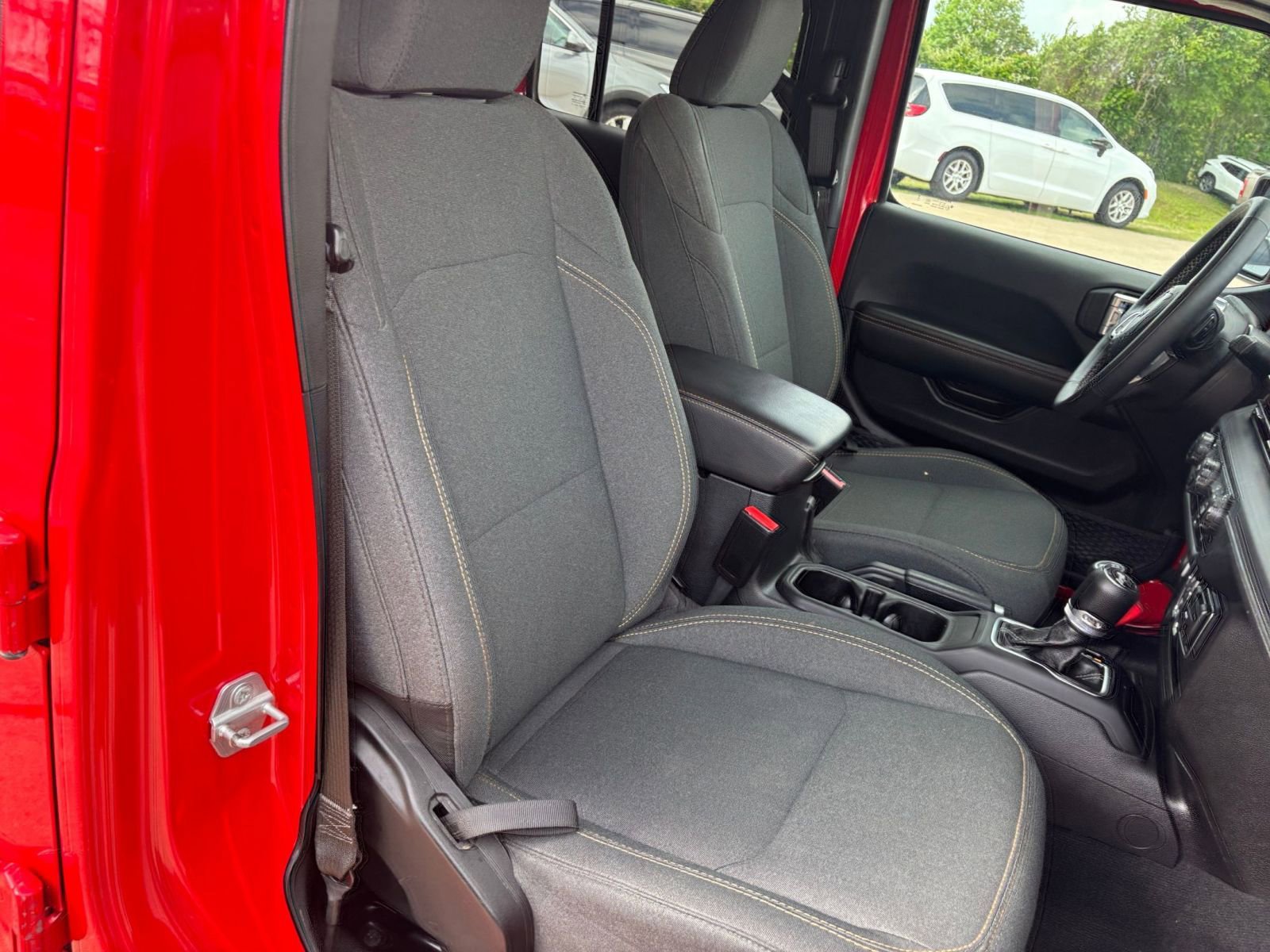 Used 2025 Jeep Wrangler Unlimited Sahara AWD/4WD image 36