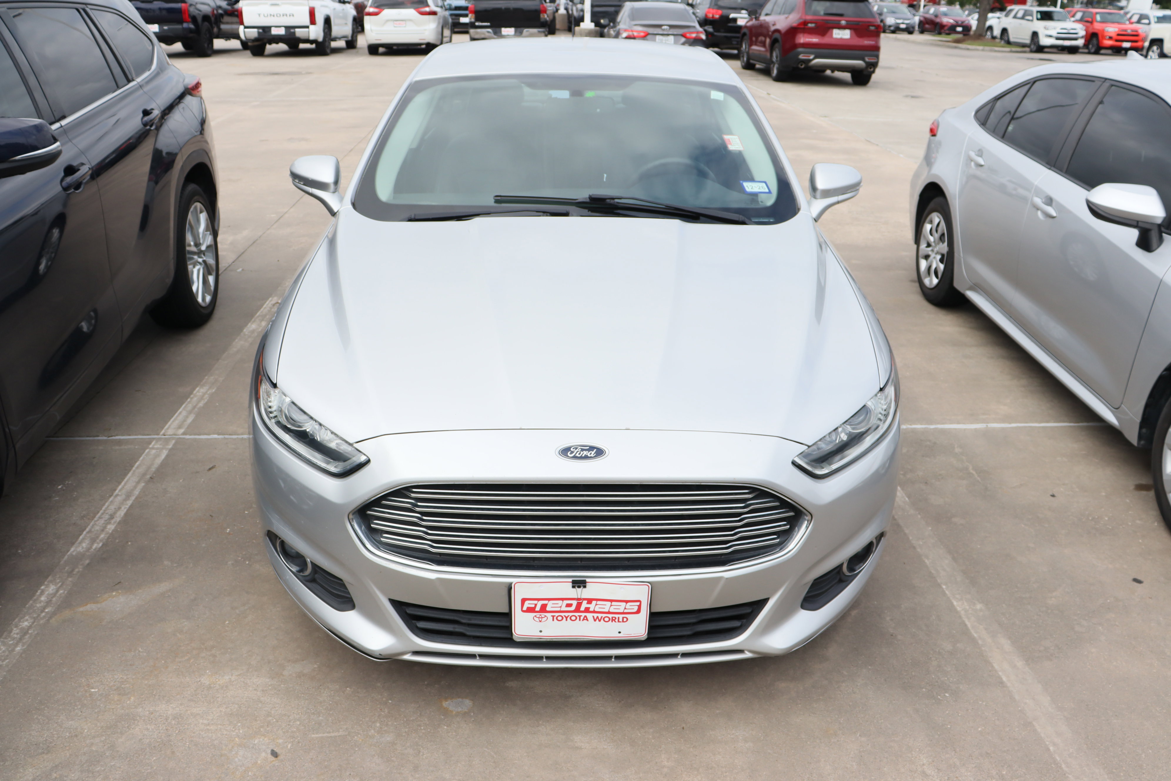Used 2016 Ford Fusion SE w/ Equipment Group 502A image 3