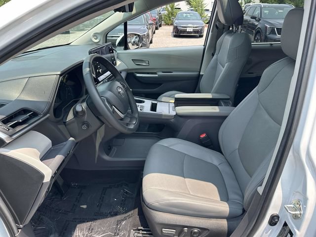 Used 2024 Toyota Sienna Limited AWD/4WD image 17