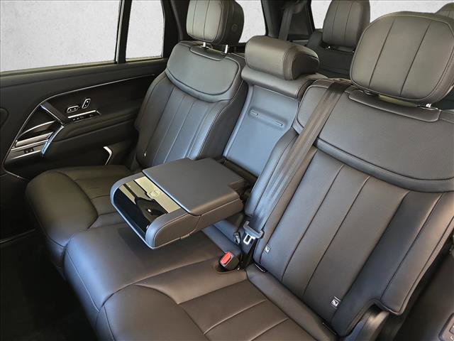 New 2025 Land Rover Range Rover Long Wheelbase SE image 15