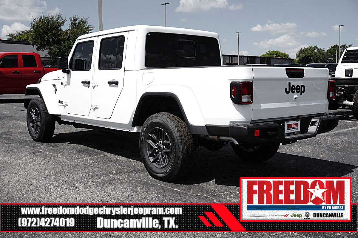 New 2025 Jeep Gladiator Sport image 3