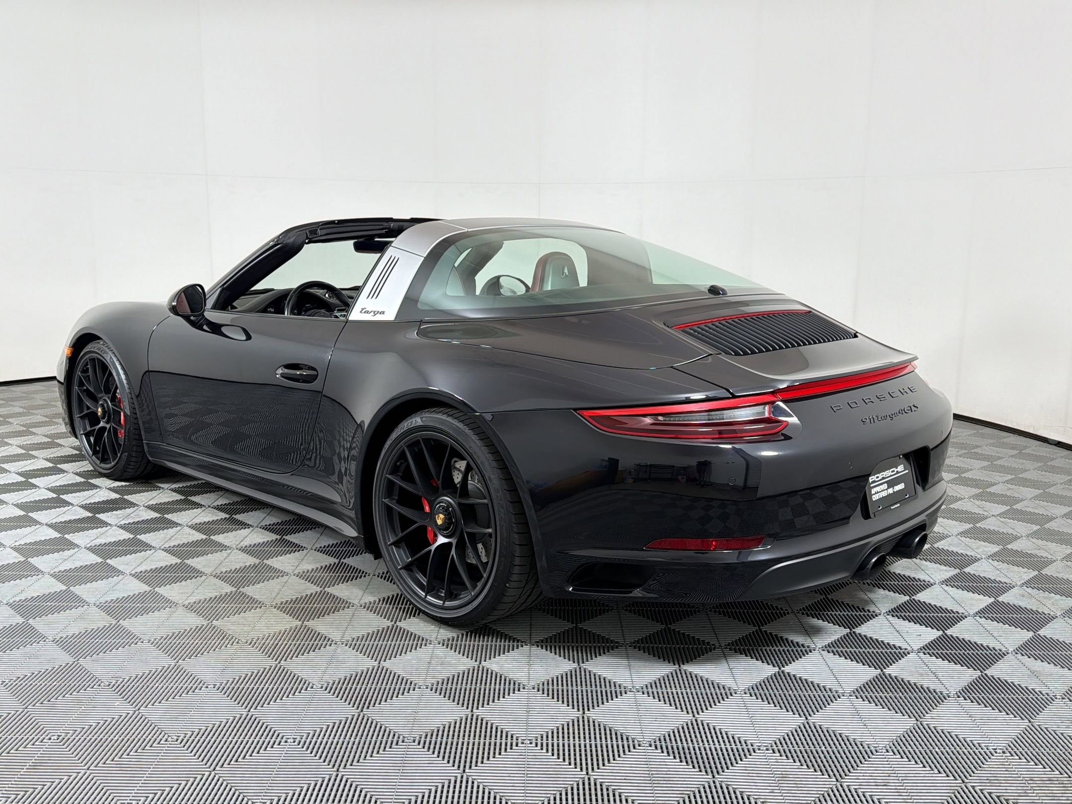 Certified 2019 Porsche 911 Targa 4 GTS AWD/4WD image 3