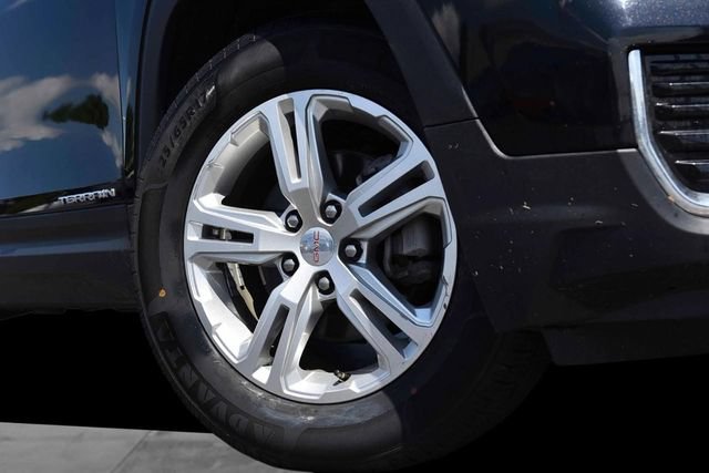 Used 2024 GMC Terrain SLE AWD/4WD image 3