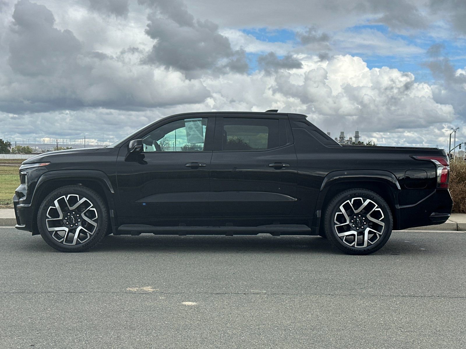 Used 2024 Chevrolet Silverado EV RST image 7