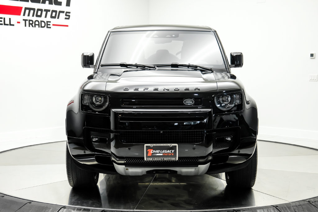 Used 2024 Land Rover Defender 110 V8 AWD/4WD image 2