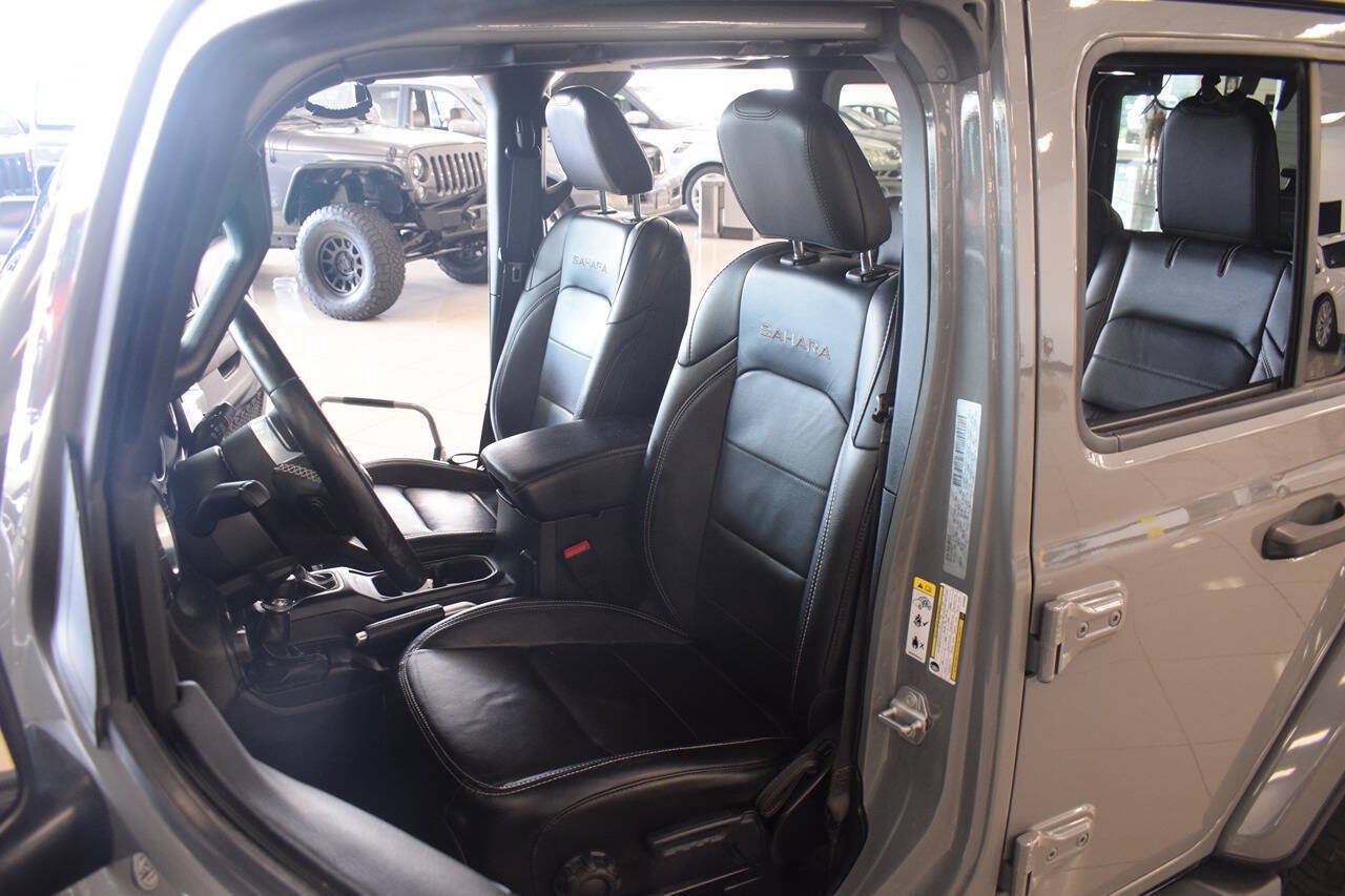 Used 2018 Jeep Wrangler Unlimited Sahara AWD/4WD image 27