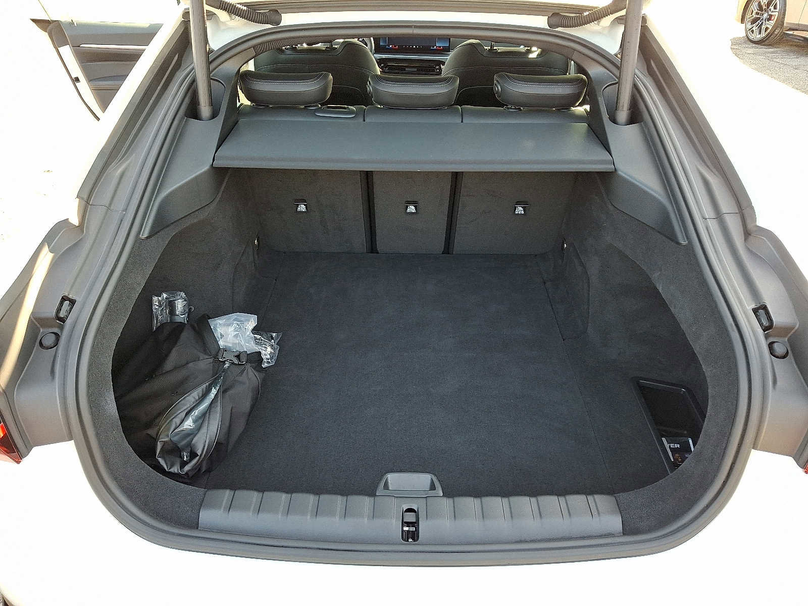 Used 2025 BMW i4 eDrive40 w/ Premium Package image 28