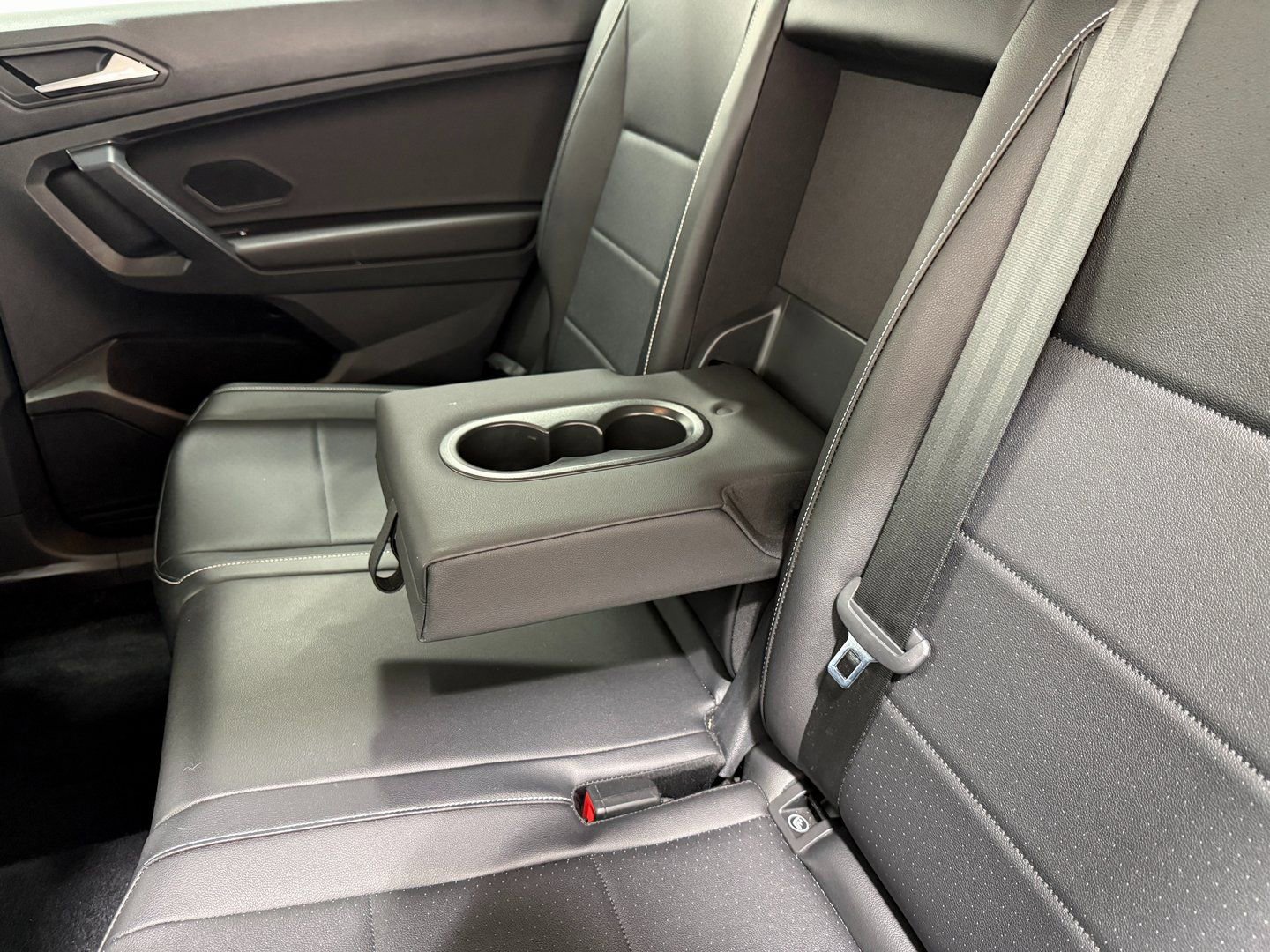 Used 2021 Volkswagen Tiguan SE image 49