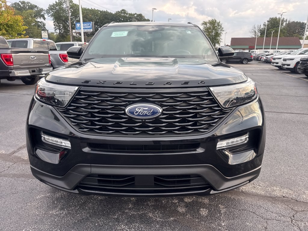 Used 2024 Ford Explorer ST-Line w/ Class IV Trailer Tow Package AWD/4WD image 3