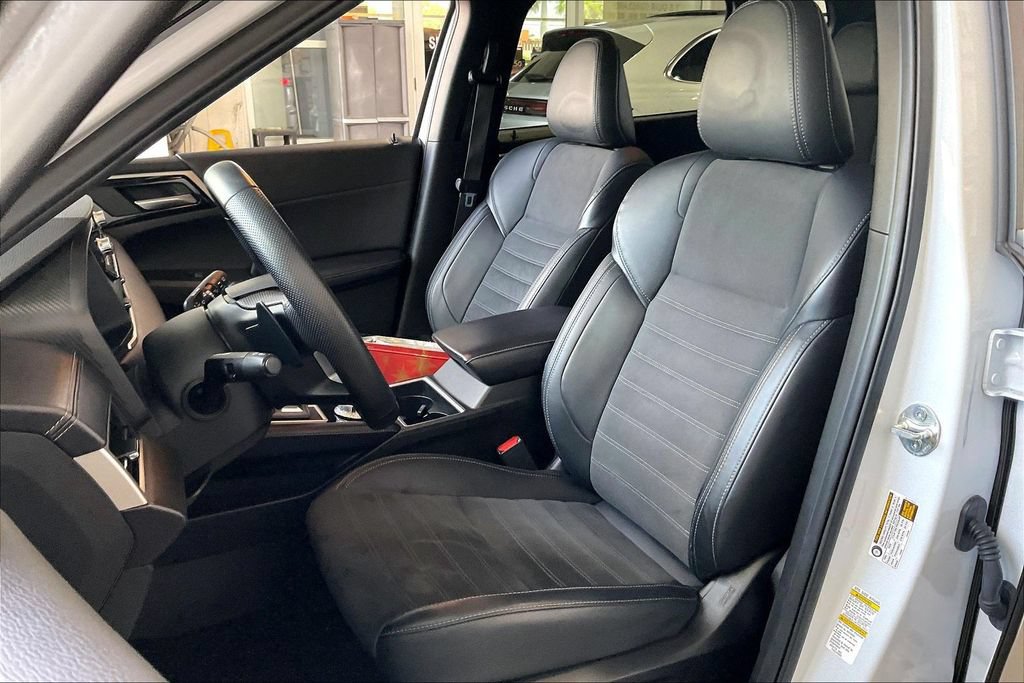 Used 2024 Mitsubishi Outlander SE AWD/4WD image 3