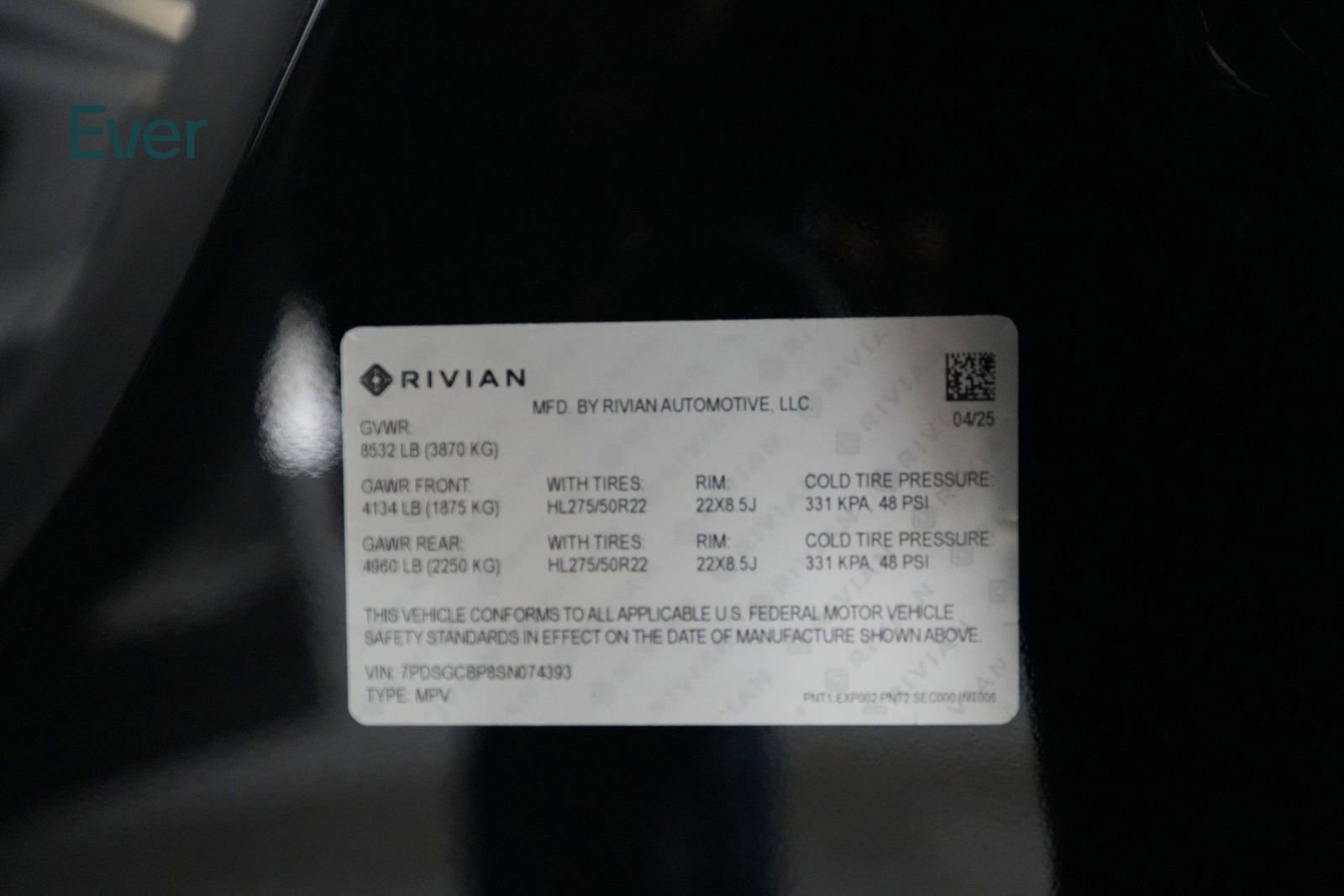 Used 2025 Rivian R1S Premium image 27