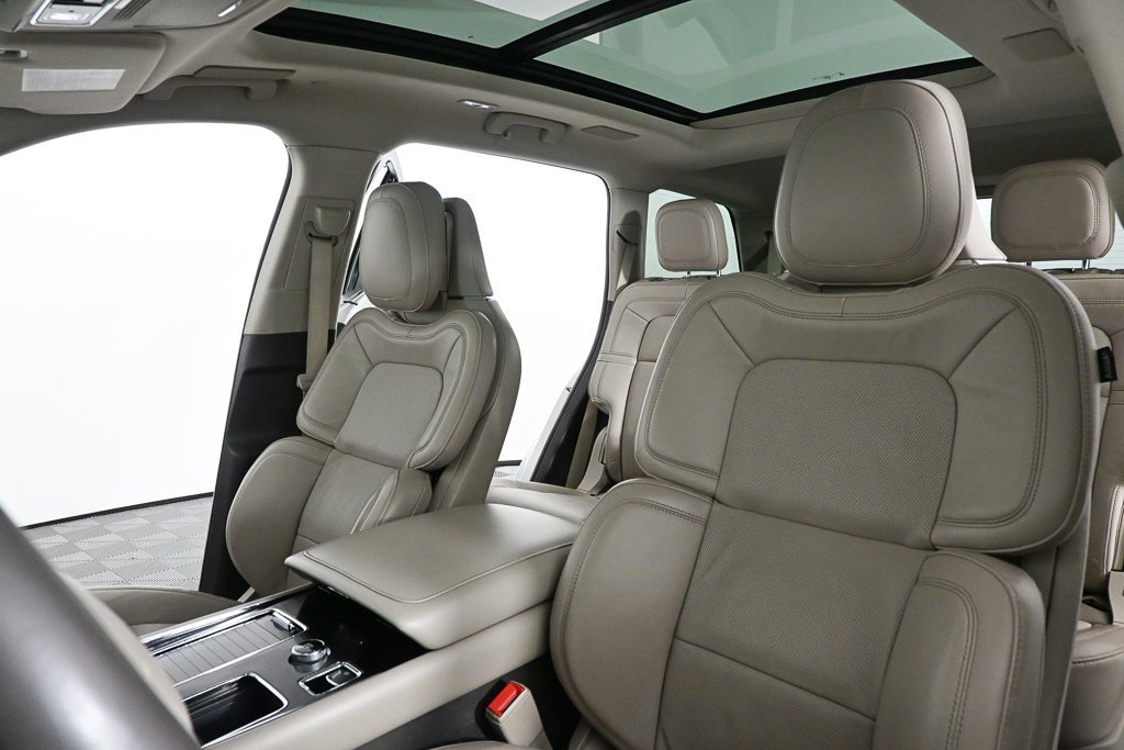 Used 2022 Lincoln Aviator Reserve w/ Equipment Group 201A image 5