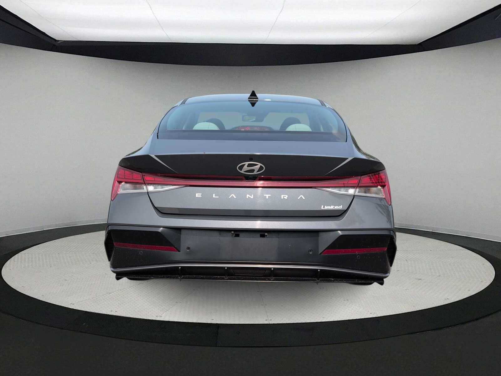 Used 2024 Hyundai Elantra Limited FWD image 7