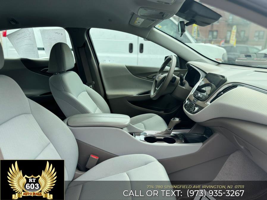 Used 2020 Chevrolet Malibu LT FWD image 17